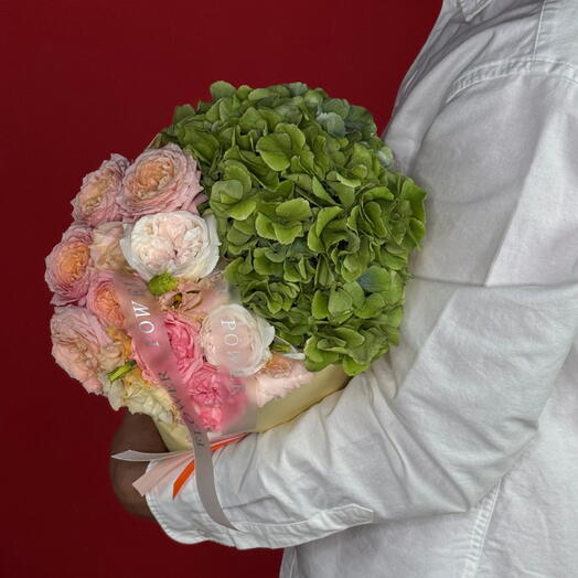 Lace Petal: Small Bouquet of Hydrangeas, Roses and Eustomas