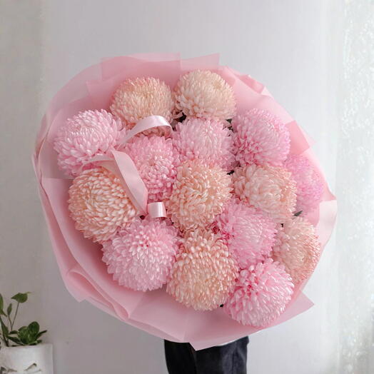 Это девочка - розовый букет хризантем