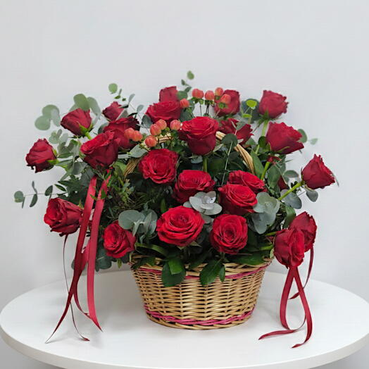 Basket Red flowers