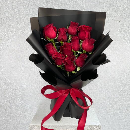 Очаровательная любовь _ 11  красных роз Премиальный букет для годовщины, дня рождения или Дня святого Валентина