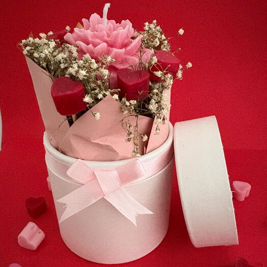 Свечной букет ко Дню святого Валентина – роскошная подарочная коробка со свечами из соевого воска