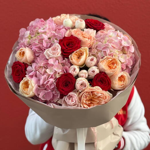 Strawberry   Velvet Romance Bouquet