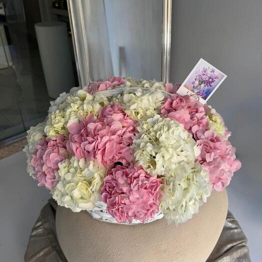 White and pink flowers basket Nekrasov V111