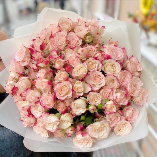 Нежный букет из розовых кустовых роз-606