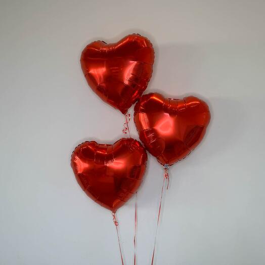 Tres globos con forma de corazón