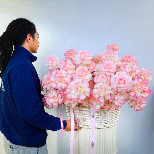 101 роза двух оттенков розового в цветочной корзине - 5460