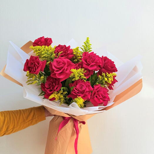 15 красных роз