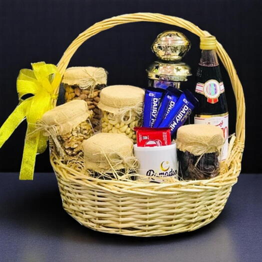 Ramadan Kareem Premium Gift Basket – Dry Fruits, Chocolates, Lantern   Vimto Hamper