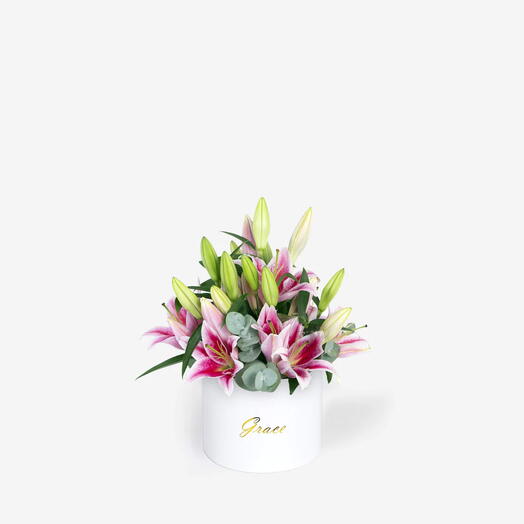 Розовые лилии в средней коробке