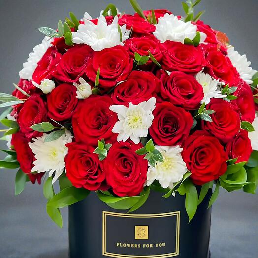 Букет в коробке из красных роз Любовь