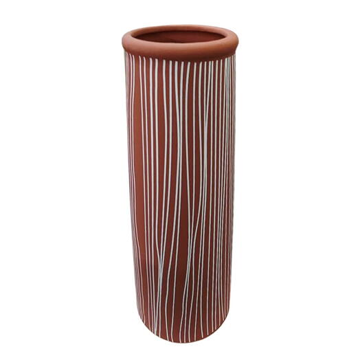 Ваза с белым вертикальным узором коричневая и белая