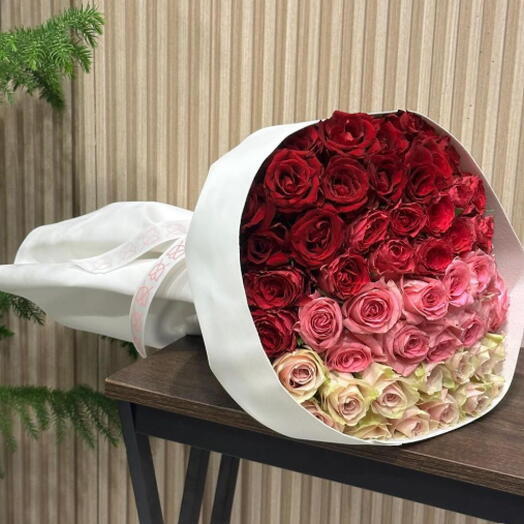 Специальный букет флориста из 50 роз