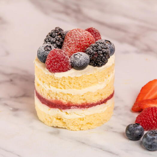 Маленький голый клубничный шорткейк – мини ванильный ягодный торт