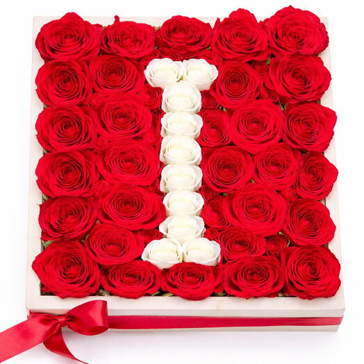 Фирменная буква I из роз