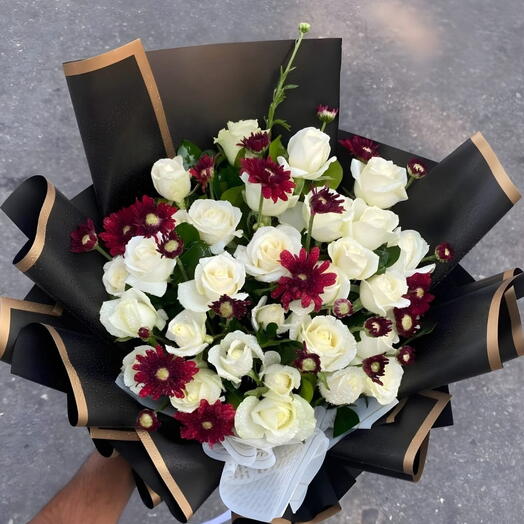 Elegant noir bouquet