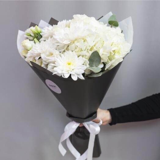 White Floral Bouquet-611
