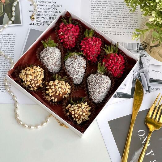 Strawberries in chocolate 9 pcs - Dessert set
