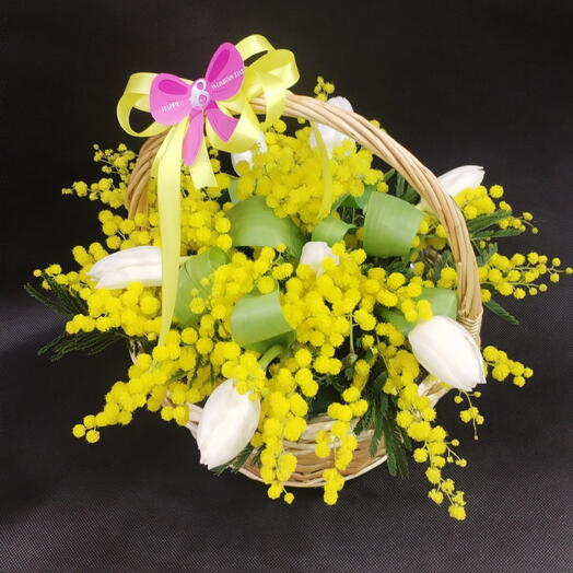 Корзина с мимозой
