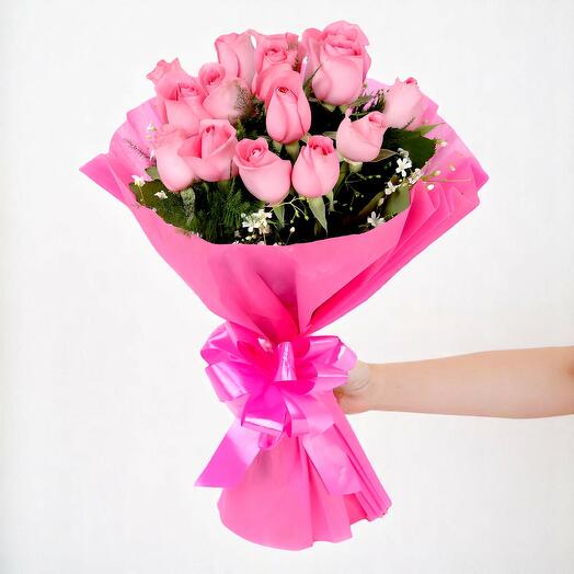 Круглый букет из 15 розовых роз