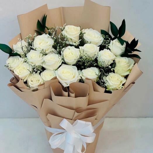 Классический букет белых роз