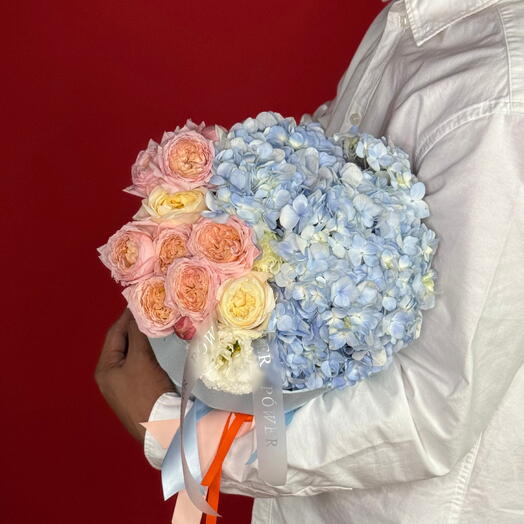 Powder Bloom: Small Bouquet of Hydrangeas, Roses and Eustomas