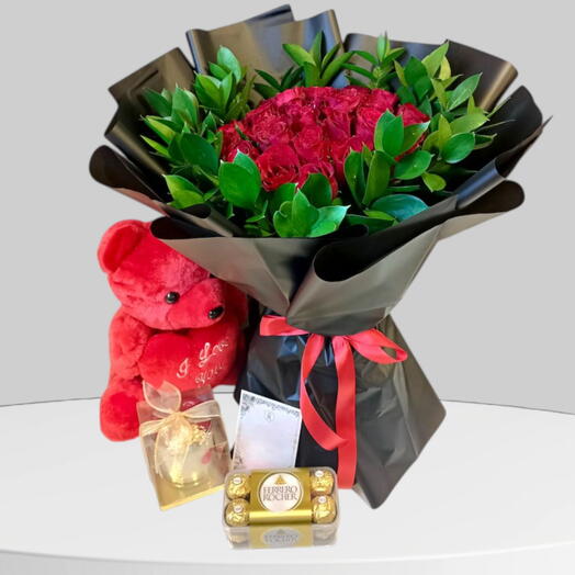 Набор «Любовь» — букет из 24 красных роз с красным плюшевым мишкой, шоколадом Rocher и свечой. Идеально для предложения руки и сердца и дня рождения.