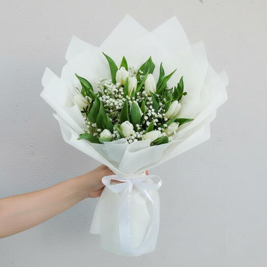 11 White Tulips Bouquet