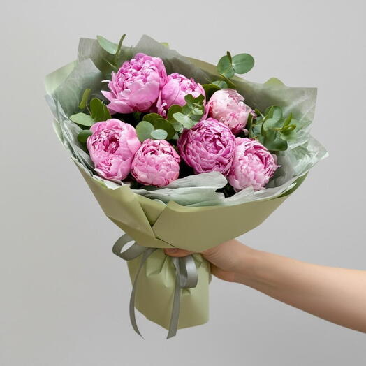 Blushing Beauty – 7 Pink Peonies