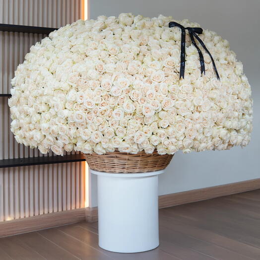 WHITE ROSES PURE SERENITY BASKET