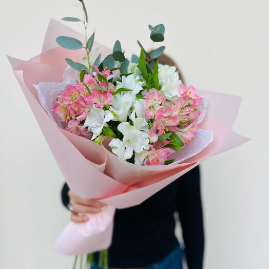 Small alstroemeria bouquet