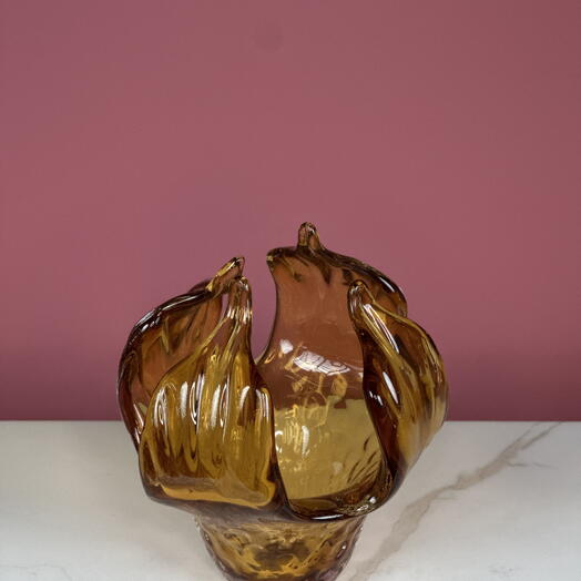 Рождён как летний цветок: Маленький в янтаре