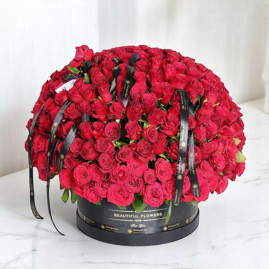 Grand Luxury Red Rose Box – 300 Premium Red Roses in Elegant Velvet Hatbox by Shakespeare Fleur