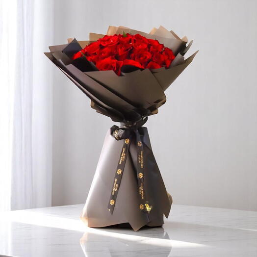 Adoring Love – букет из 25 романтических красных роз