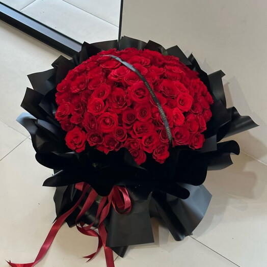 100 Red Roses Princess Style