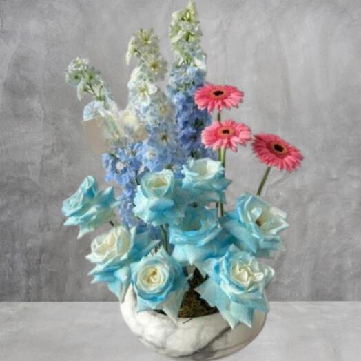 Пастельное совершенство Голубые розы, голубой дельфиниум- цветы, розовые герберы