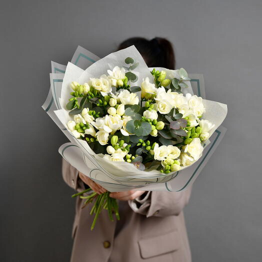 21 White Fressias _ Luxurious Bouquet