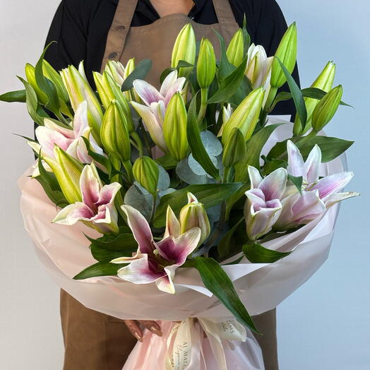 Holland Pink Majesty Bouquet : Sophisticated Grace