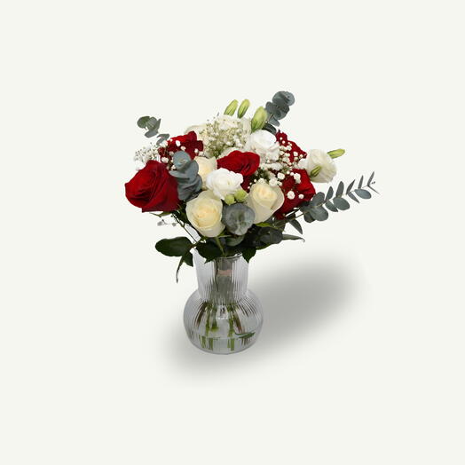 Композиция «Виктория» в прозрачной вазе
