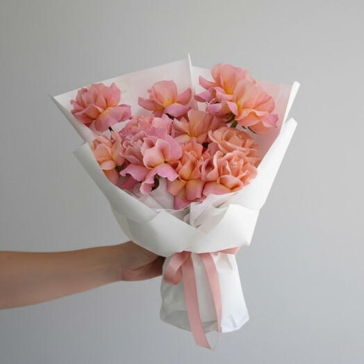 11 Pink Roses – Soft Elegance