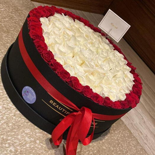Red White Roses Round Box
