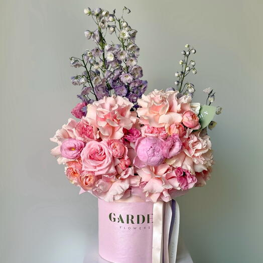 «Geneve» box (size S) — Juliet rose, French rose, delphinium