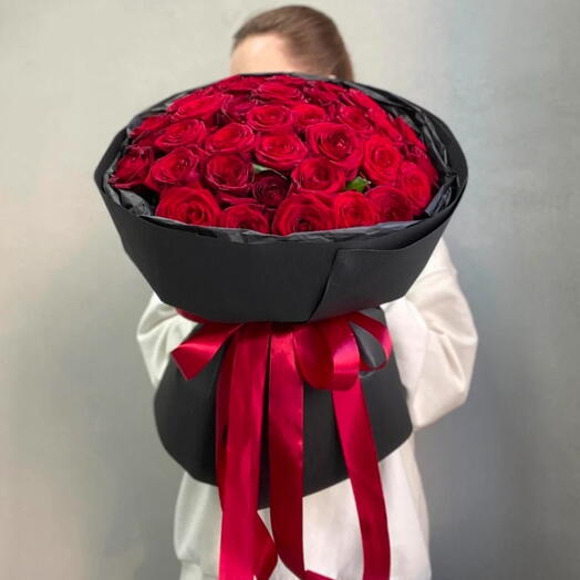 Букет из 51 красной розы для неё