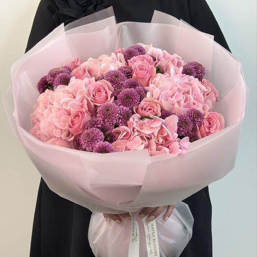 باقة بتلات مخملية وبرقوقية