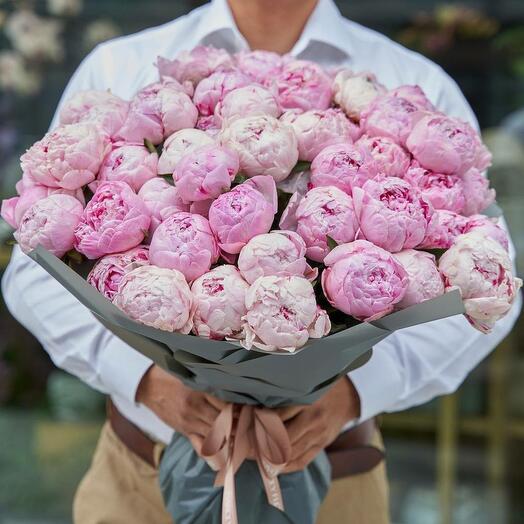 Bouquet of 51 pink peonies bloom