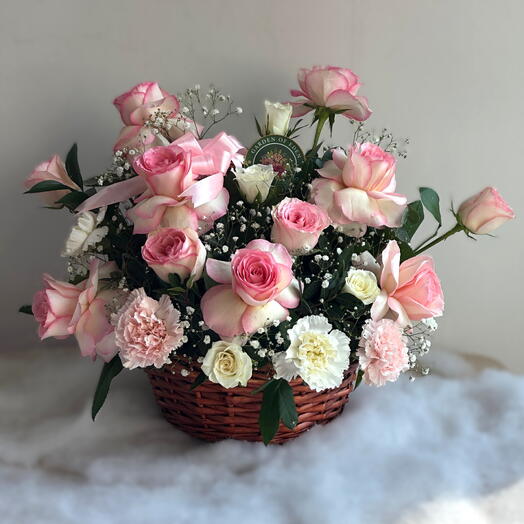 Корзина с розовыми розами Blush Grace