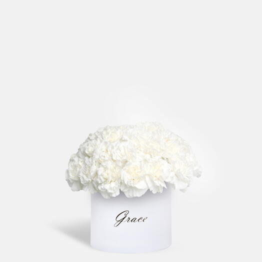 Белая гвоздика в средней коробке