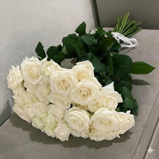 Exquisite 30 White Roses Bouquet