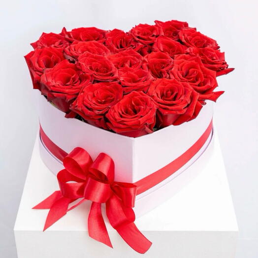 M25 Красные розы в коробке-сердце