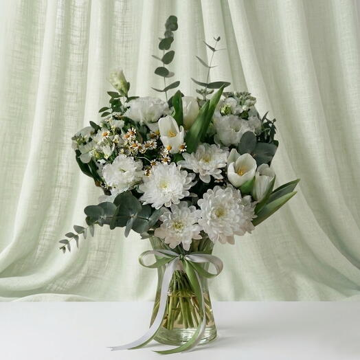 Чистая элегантность День матери Белый тюльпан   Хризантема Стеклянная ваза