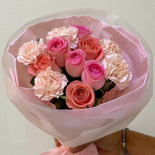 Ramo pequeño de seda color rosa empolvado atado a mano: Armonía de rosa y clavel